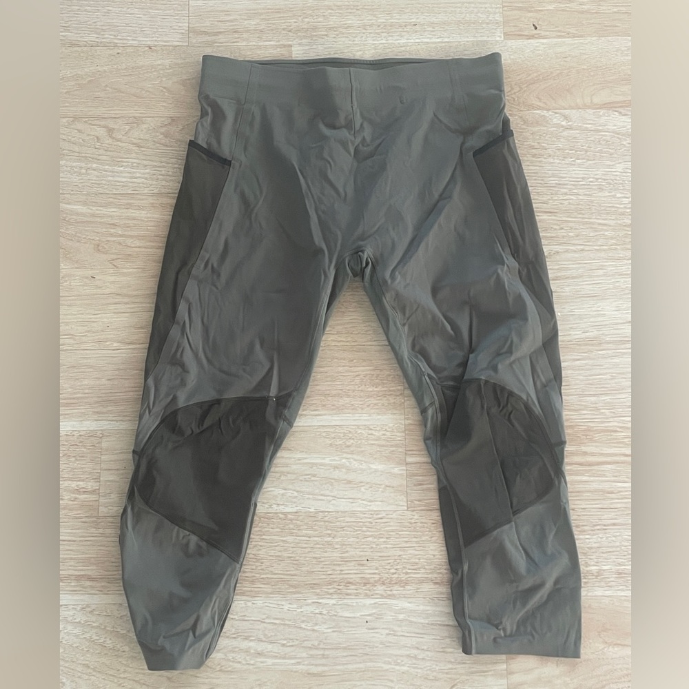 COPY - Men’s Lululemon Surge Leggings 3/4 legnth XL